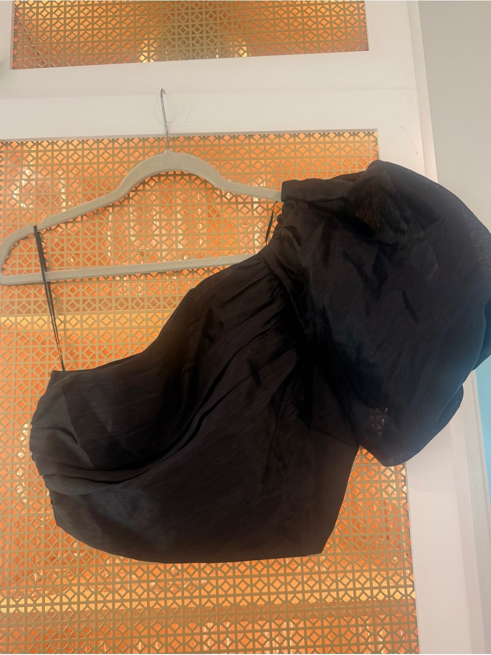 C/MEO Collective Black one shoulder cropped shirt! EUC! Small - Picture 2 of 4